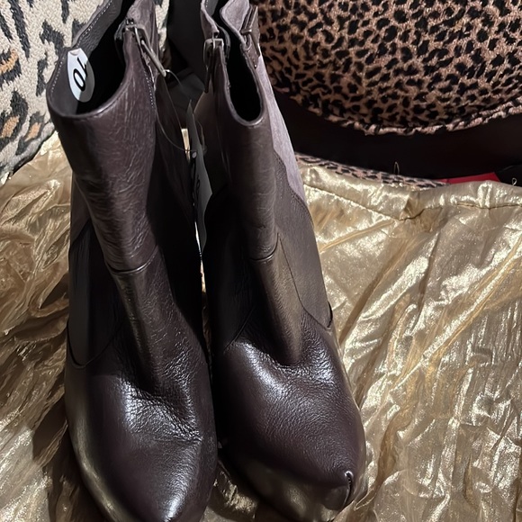 Leather and suede boots - Picture 2 of 9